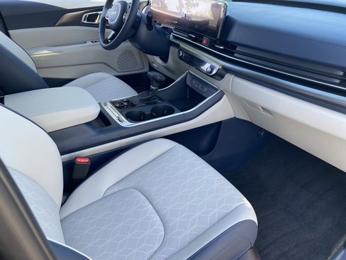 New 2026 Kia Carnival SX w/ SX Dark Edition Package image 10