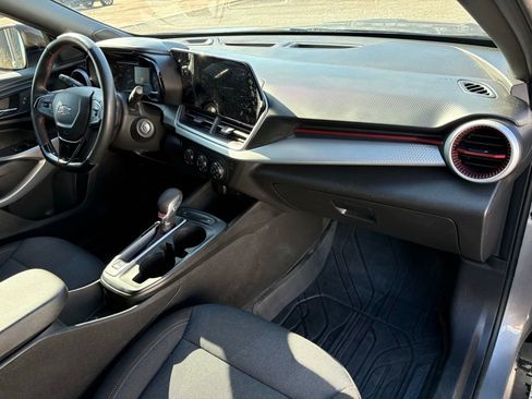 Used 2025 Chevrolet Trax RS FWD image 18