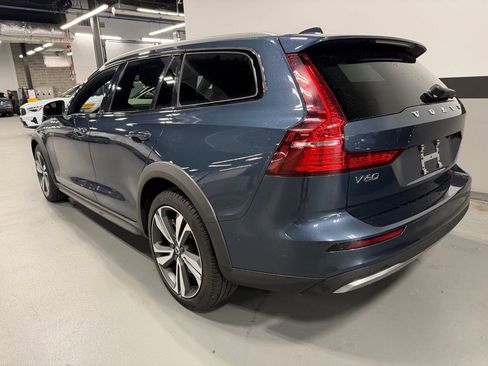 Used 2025 Volvo V60 B5 Cross Country Plus AWD/4WD image 2