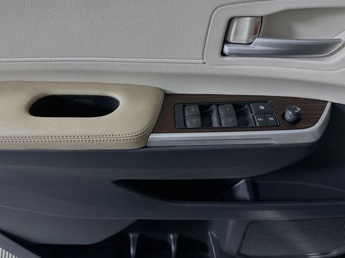 Used 2021 Toyota Sienna XLE w/ XLE Plus Package image 21