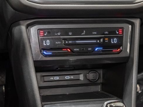 Used 2024 Volkswagen Tiguan SE FWD image 19