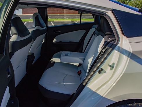 Used 2016 Toyota Prius Four FWD image 14