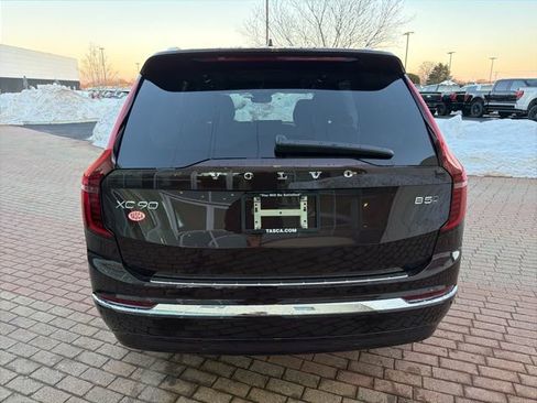 New 2026 Volvo XC90 B5 Plus w/ Protection Package Premier image 4