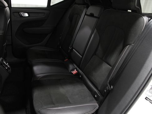 Used 2020 Volvo XC40 T5 R-Design image 18
