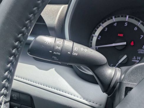 Used 2022 Toyota Highlander Limited FWD image 28