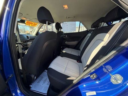 Used 2021 Hyundai Venue SEL image 12