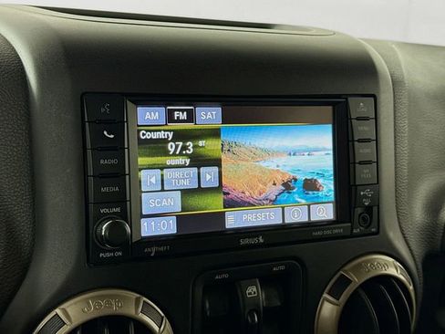 Used 2017 Jeep Wrangler Unlimited Sahara image 12