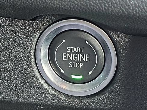 Used 2025 Chevrolet Traverse LT w/ LPO, Floor Liner Package FWD image 17