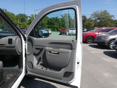 Used 2010 GMC Sierra 1500 W/T w/ Skid Plate Package AWD/4WD image 19