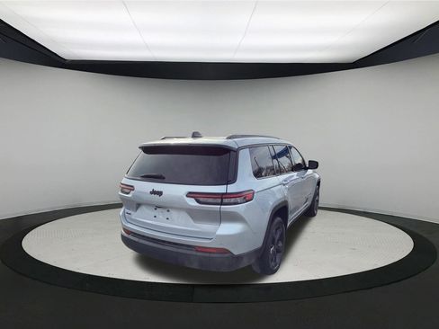 Used 2023 Jeep Grand Cherokee L Laredo image 8
