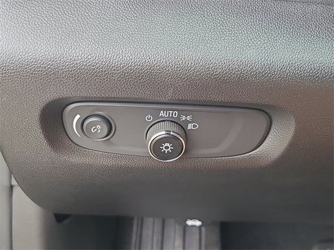 Used 2021 Chevrolet Traverse LS image 20