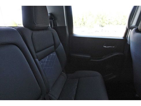 Used 2025 Nissan Frontier SV RWD image 11