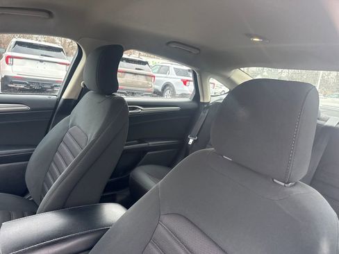 Used 2017 Ford Fusion SE w/ Fusion SE Technology Package image 23