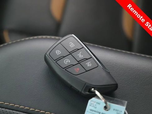 Used 2024 GMC Yukon AT4 w/ Technology Package image 3