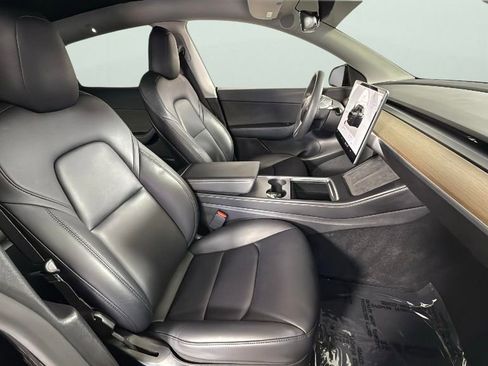 Used 2022 Tesla Model Y Performance image 34