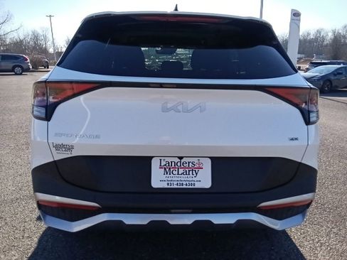 Used 2024 Kia Sportage LX image 4