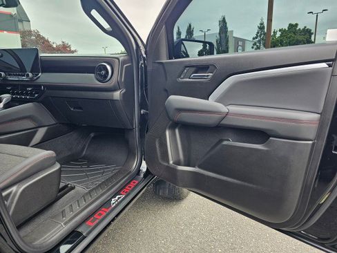 Used 2023 Chevrolet Colorado Z71 w/ Z71 Convenience Package 2 AWD/4WD image 12
