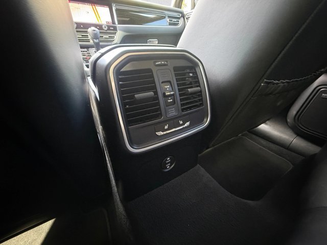 Used 2022 Porsche Macan S AWD/4WD image 19