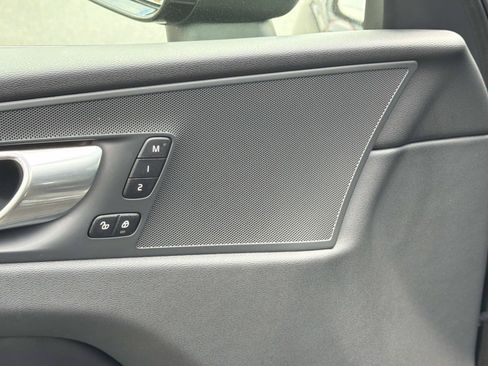Certified 2023 Volvo XC60 B5 Plus AWD/4WD image 16