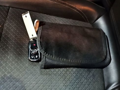 Used 2018 Buick Encore Preferred image 4