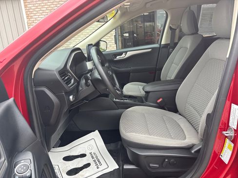 Used 2020 Ford Escape SE FWD image 3