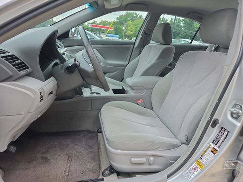 Used 2010 Toyota Camry LE FWD image 9