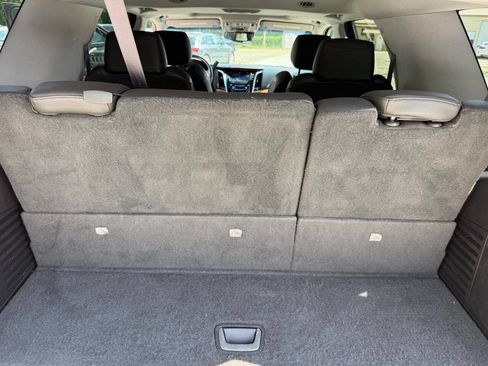 Used 2015 Cadillac Escalade Luxury AWD/4WD image 7