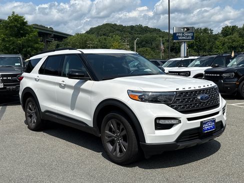 Certified 2023 Ford Explorer XLT w/ Equipment Group 202A AWD/4WD image 1