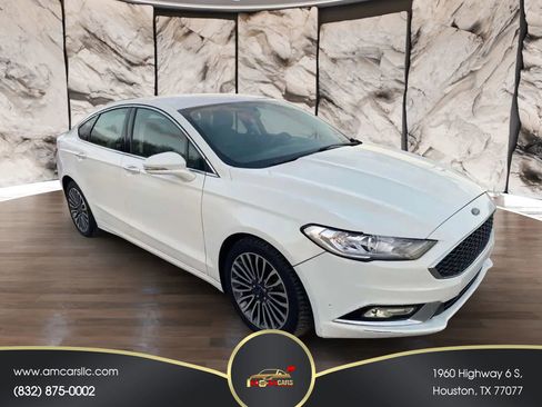 Used 2018 Ford Fusion Titanium image 2