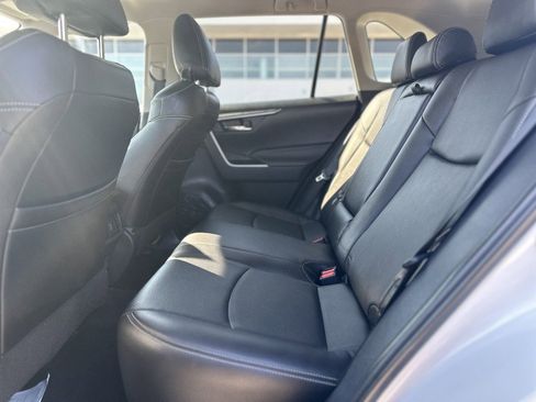 Used 2020 Toyota RAV4 XLE image 18