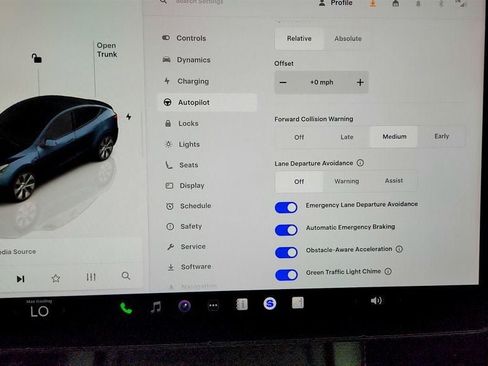Used 2024 Tesla Model Y Long Range AWD/4WD image 18