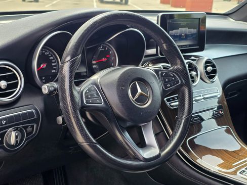 Used 2018 Mercedes-Benz GLC 300 4MATIC w/ Premium Package image 15