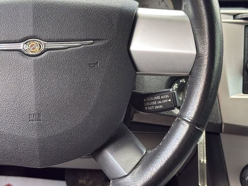 Used 2009 Chrysler Sebring Touring w/ Electronics Convenience Group FWD image 13