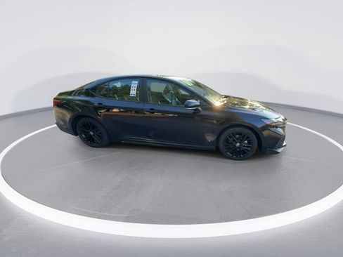Used 2025 Toyota Camry SE FWD image 9