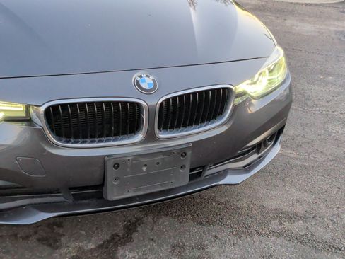 Used 2018 BMW 320i Sedan w/ Premium Package image 6