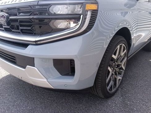 New 2026 Ford Expedition Platinum image 9