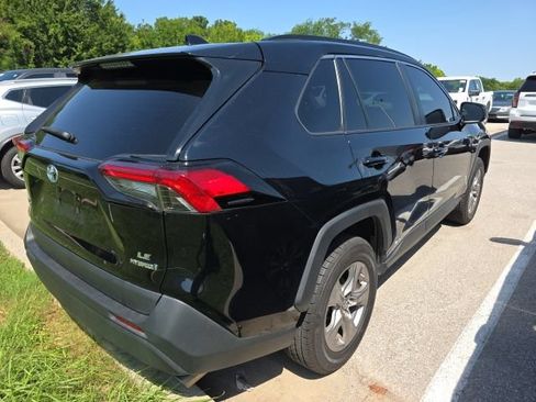 Used 2023 Toyota RAV4 LE AWD/4WD image 5