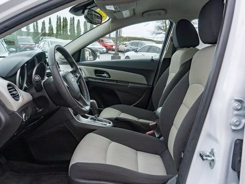 Used 2016 Chevrolet Cruze LS image 5