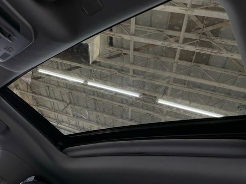 Used 2020 Toyota Highlander XLE image 58