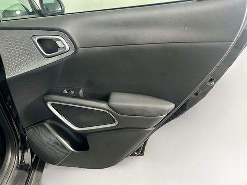 Used 2025 Kia Soul LX w/ LX Technology Package FWD image 30