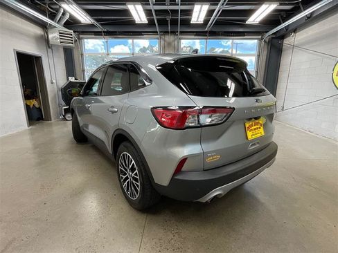 Used 2022 Ford Escape SE FWD image 3