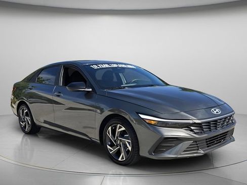 Used 2025 Hyundai Elantra SEL FWD image 8