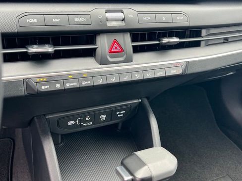 Certified 2025 Kia K4 FWD image 21