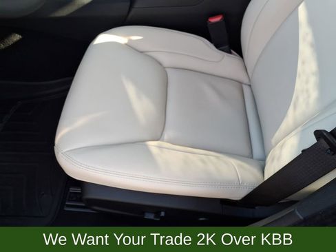 Used 2023 Chrysler 300 Touring L w/ Popular Equipment Group image 9