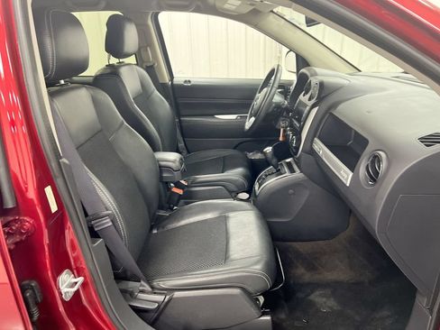 Used 2017 Jeep Compass Latitude FWD image 20