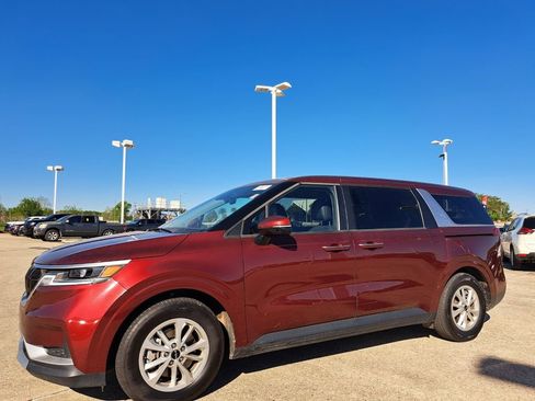 Used 2024 Kia Carnival LX image 9