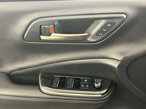 Used 2025 Toyota Crown Signia image 18