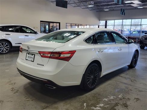 Used 2016 Toyota Avalon Touring image 4