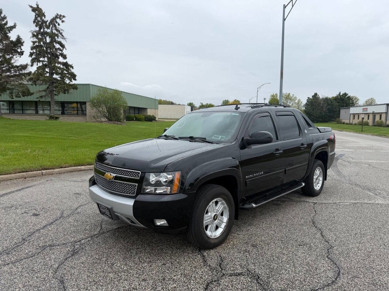 Best Deals on Used 2013 Chevrolet Avalanche for Sale Near Me