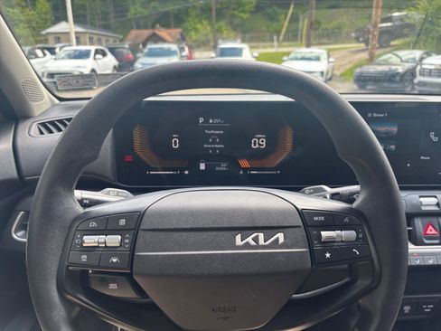 Used 2025 Kia K4 FWD image 29